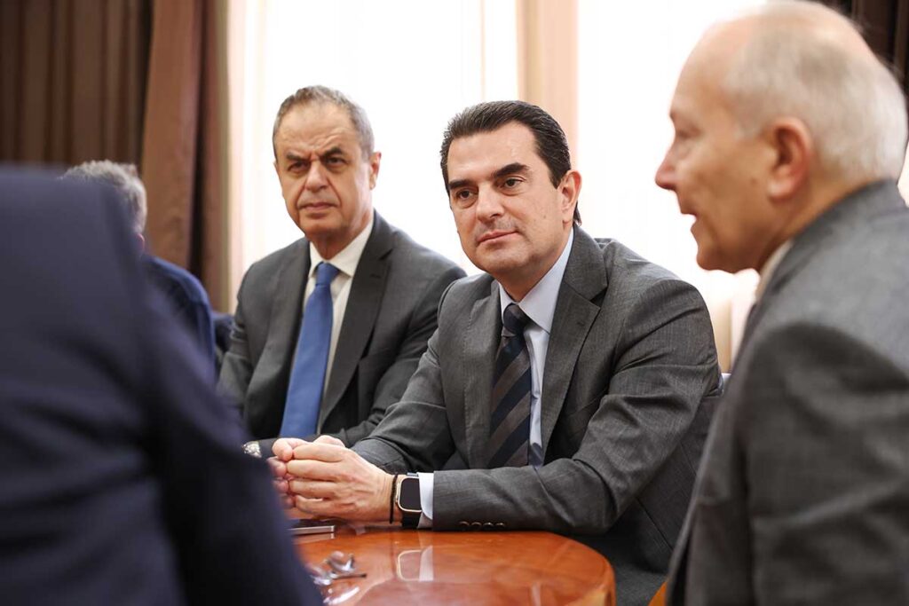 Ο Κώστας Σκρέκας σε περιοδεία στην Κέρκυρα