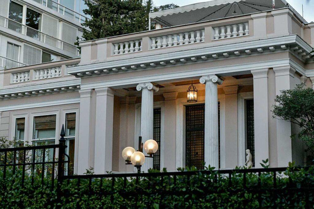 Αγροτικό Μέτωπο: Παρέμβαση Μαξίμου στα μπλόκα και νέα μέτρα στη σκιά της κλιμάκωσης