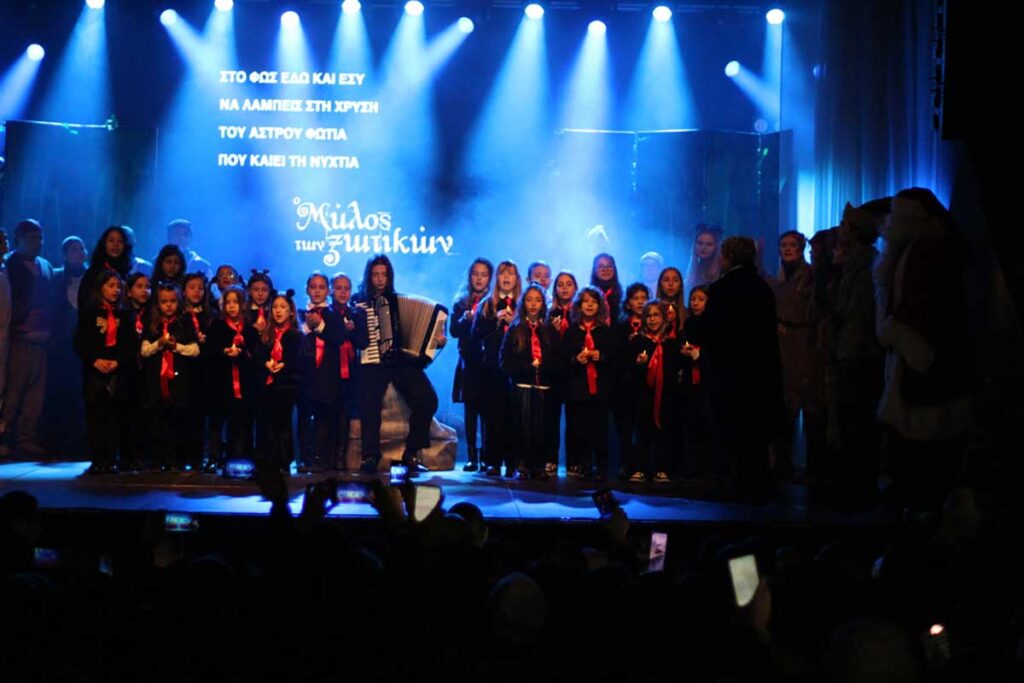 Εικόνες από την εντυπωσιακή τελετή λήξης του 14ου Μύλου των Ξωτικών