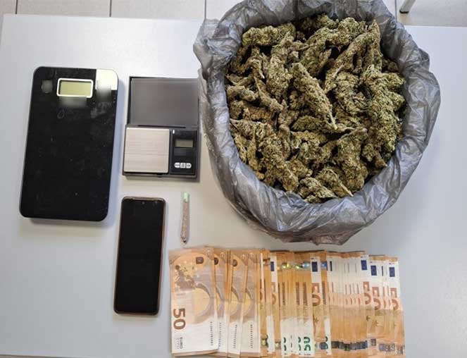 Σύλληψη άνδρα στη Λάρισα για ναρκωτικά – Κατασχέθηκαν 705 γρ. κάνναβης και 2.000 ευρώ