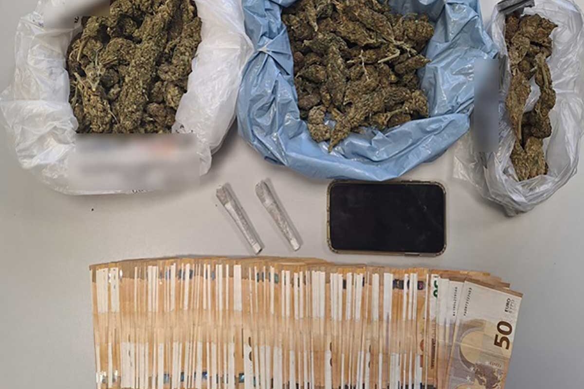 Λάρισα: Κατασχέθηκαν 387,5 γρ. κάνναβης και 11.000 ευρώ