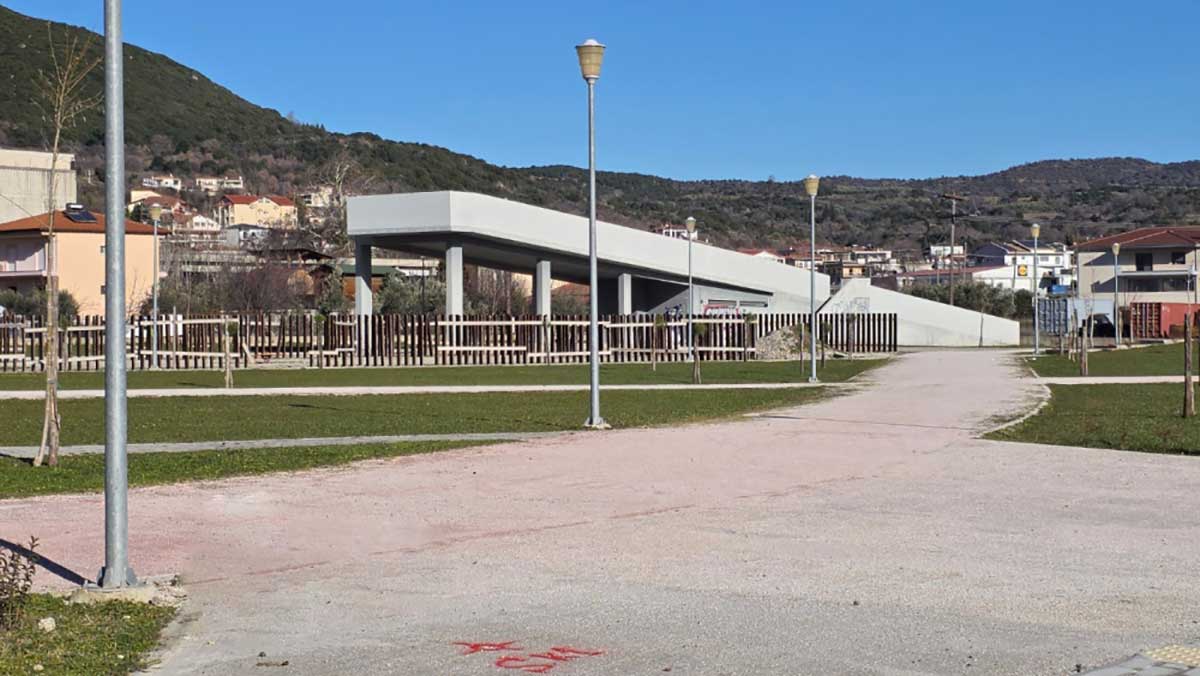 Σοβαρό ατύχημα με 17χρονο στο Πάρκο Σινάνη στην Καλαμπάκα