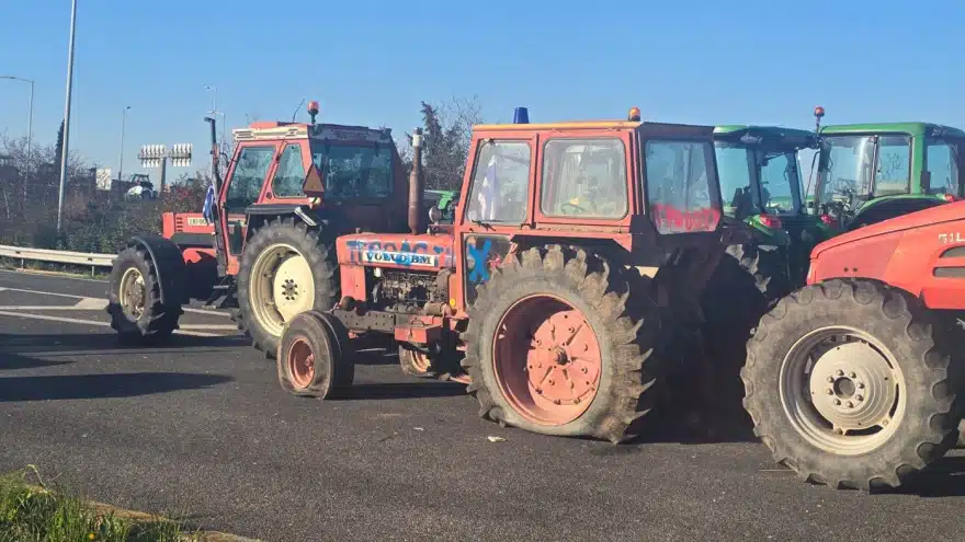 «Εμφύλιος» στα μπλόκα της Θεσσαλίας μετά το Μαξίμου