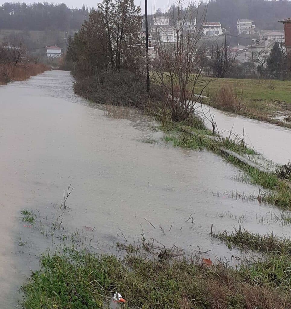 Ξαναπλημμύρισε ο οικισμός Τρίκκη στα Τρίκαλα – Στο ίδιο έργο θεατές