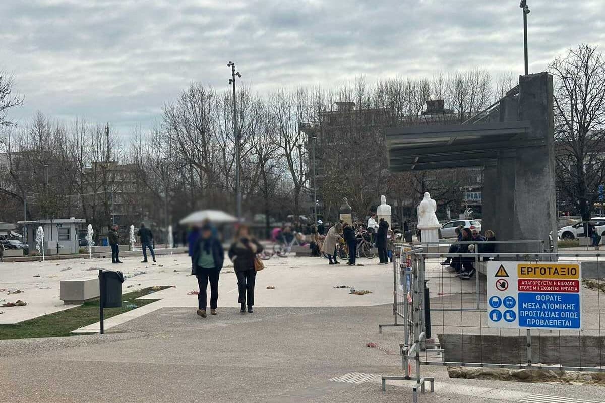 Τρίκαλα: Κυριακή με κόσμο, παιδιά και… μόνιμο εργοτάξιο στην πλατεία