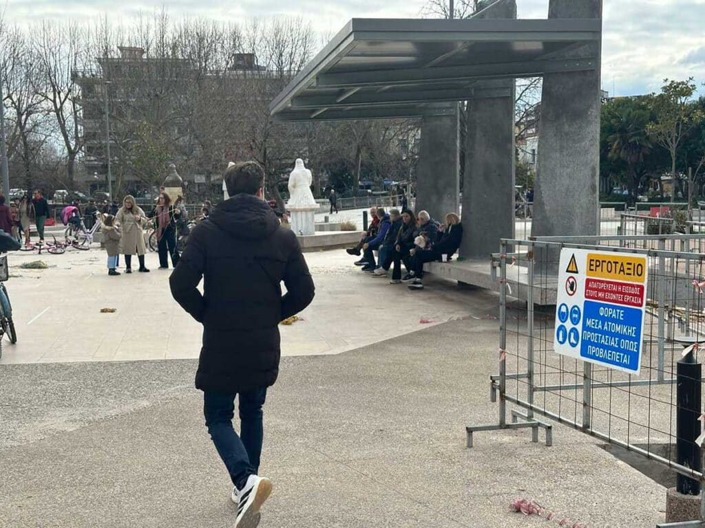 &Tau;&rho;ί&kappa;&alpha;&lambda;&alpha;: &Kappa;&upsilon;&rho;&iota;&alpha;&kappa;ή &mu;&epsilon; &kappa;ό&sigma;&mu;&omicron;, &pi;&alpha;&iota;&delta;&iota;ά &kappa;&alpha;&iota;&hellip; &mu;ό&nu;&iota;&mu;&omicron; &epsilon;&rho;&gamma;&omicron;&tau;ά&xi;&iota;&omicron; &sigma;&tau;&eta;&nu; &pi;&lambda;&alpha;&tau;&epsilon;ί&alpha;