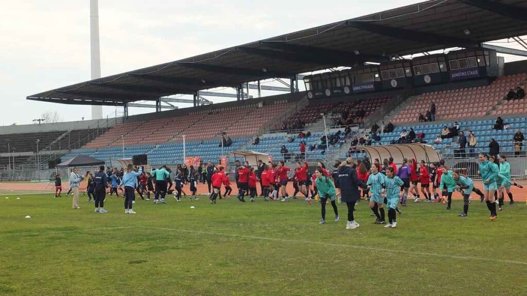 Women’s Football Campaign: Μαζική συμμετοχή κοριτσιών στο στάδιο Τρικάλων
