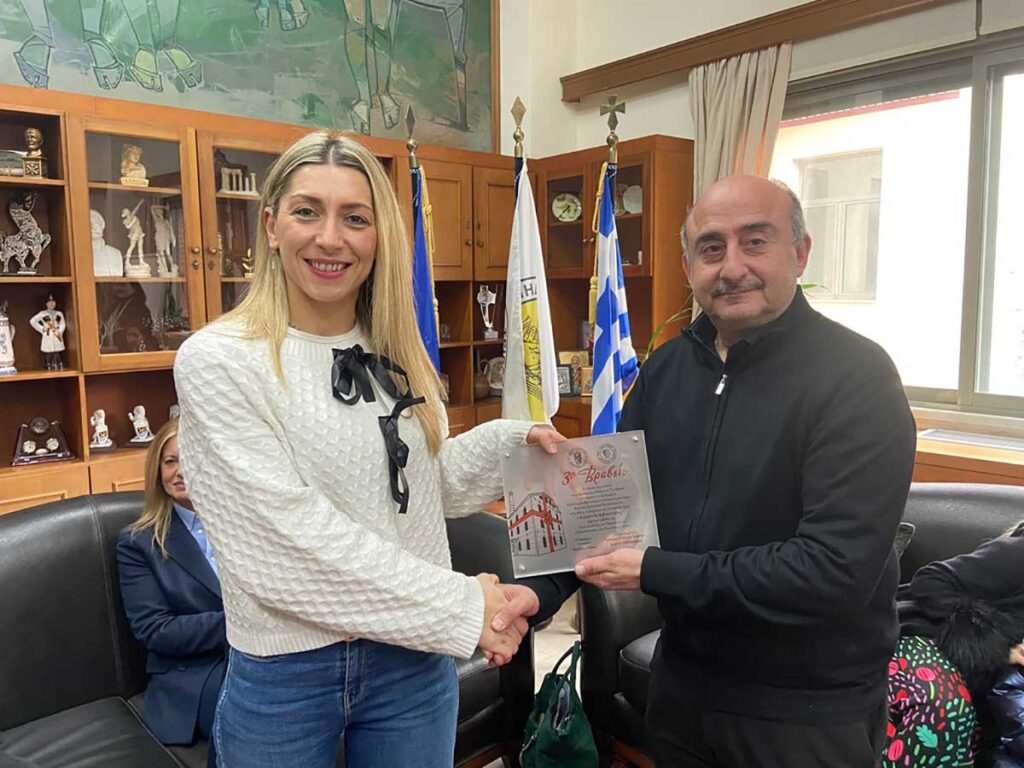 Βραβεία για τους χριστουγεννιάτικους στολισμούς Τρικάλων