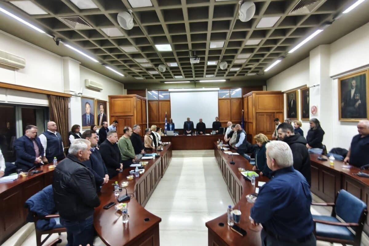 Δημοτικό Συμβούλιο Τρικκαίων: Ενός λεπτού σιγή για τις 5 εργαζόμενες της ΒΙΟΛΑΝΤΑ