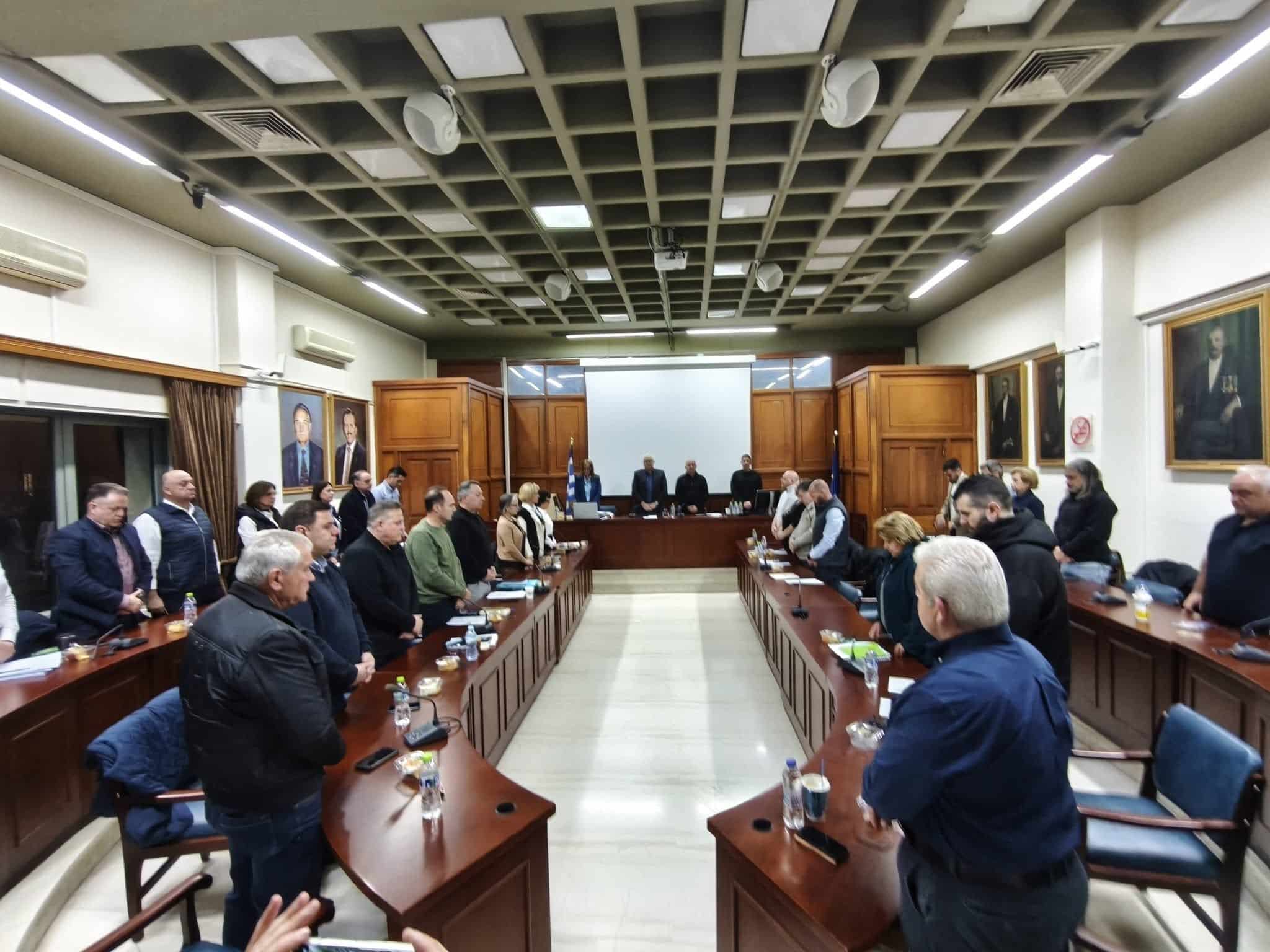 Δημοτικό Συμβούλιο Τρικκαίων: Ενός λεπτού σιγή για τις 5 εργαζόμενες της ΒΙΟΛΑΝΤΑ
