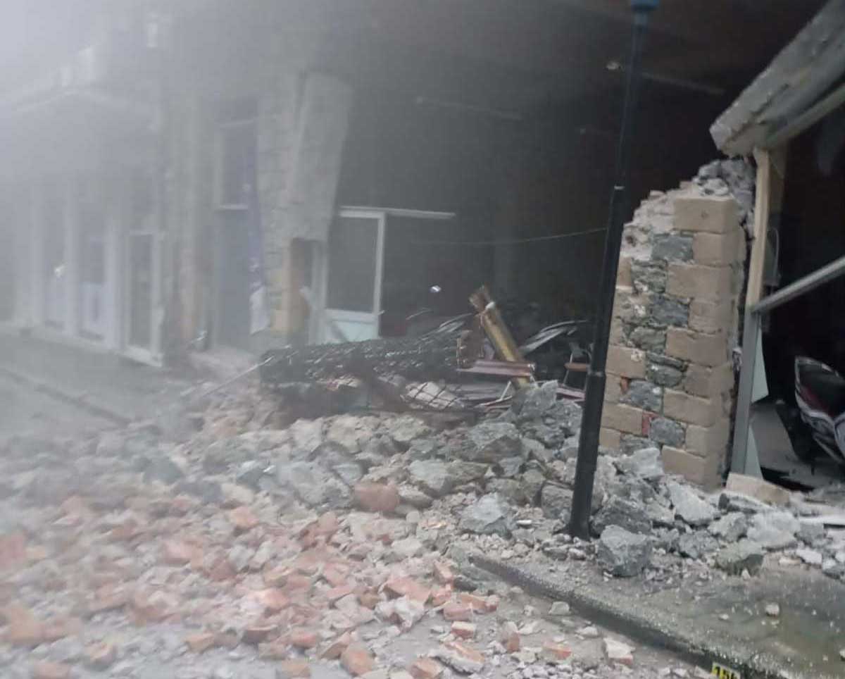 Συναγερμός στην Καλαμπάκα μετά από κατάρρευση τοίχου