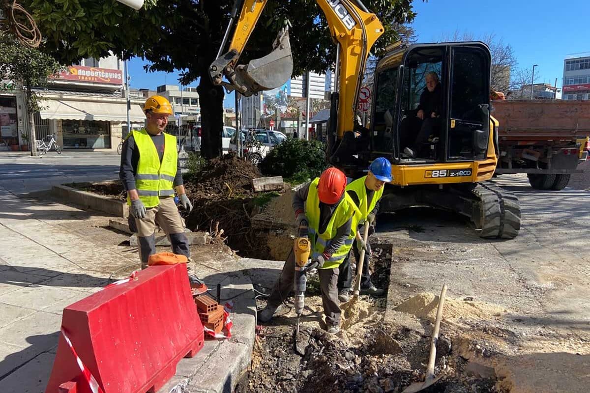 ΔΕΥΑΤ: Παρέμβαση για τα όμβρια σε Αμαλίας και Σαράφη