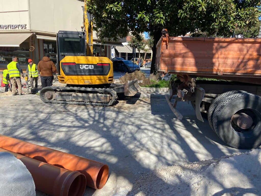 ΔΕΥΑΤ: Παρέμβαση για τα όμβρια σε Αμαλίας και Σαράφη