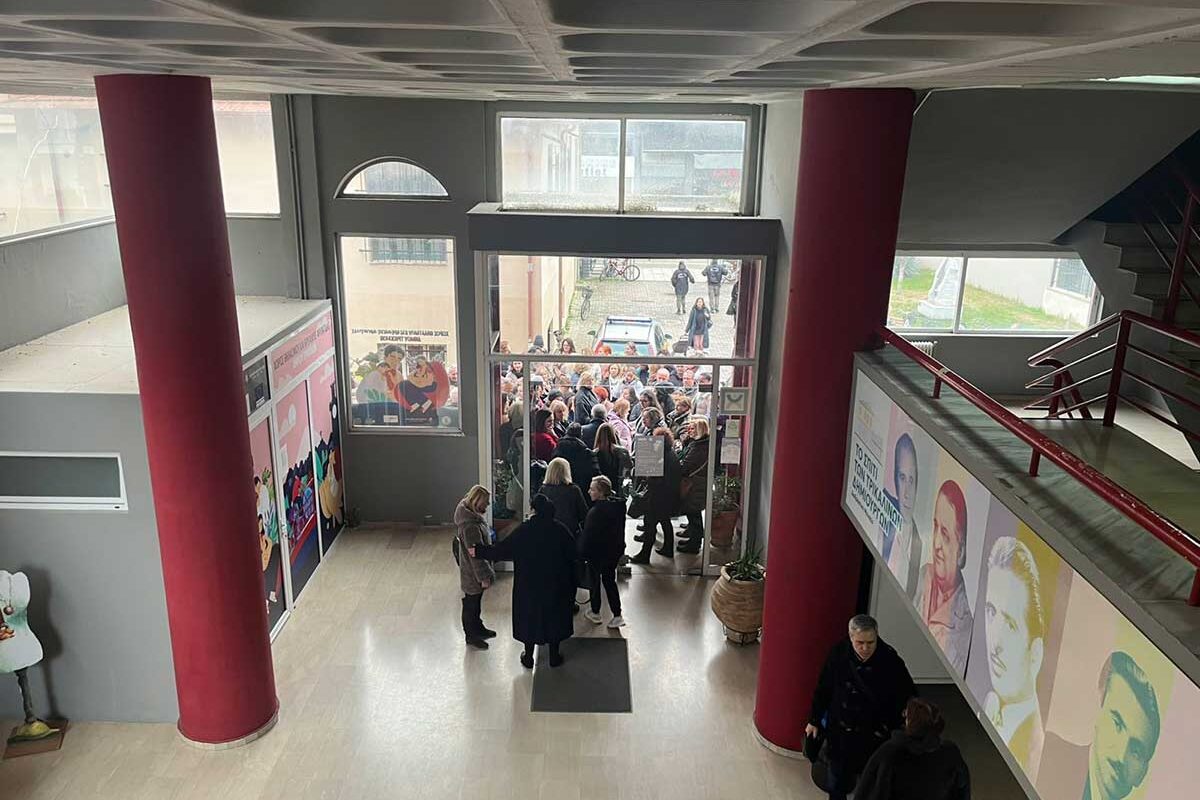 Τρίκαλα: Χαμός για το Opera Gala Καβράκου – Εξαφανίστηκαν τα δελτία