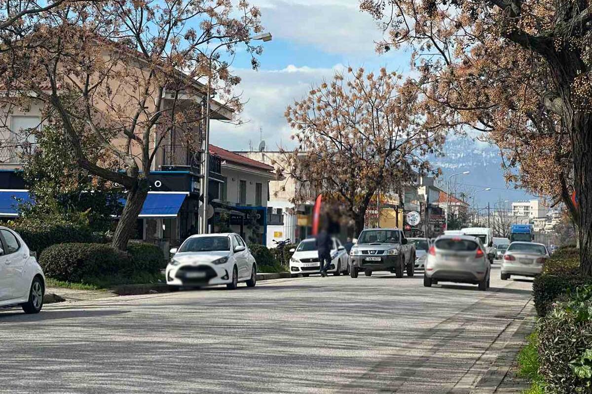 Τρίκαλα: Μαζί με τον καφέ στην Λαρίσης… δώρο και κλήση Τροχαίας