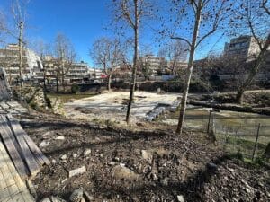 Γέφυρα Μαρούγκαινας στα Τρίκαλα με μπάζα και εργοτάξιο στο κέντρο της πόλης