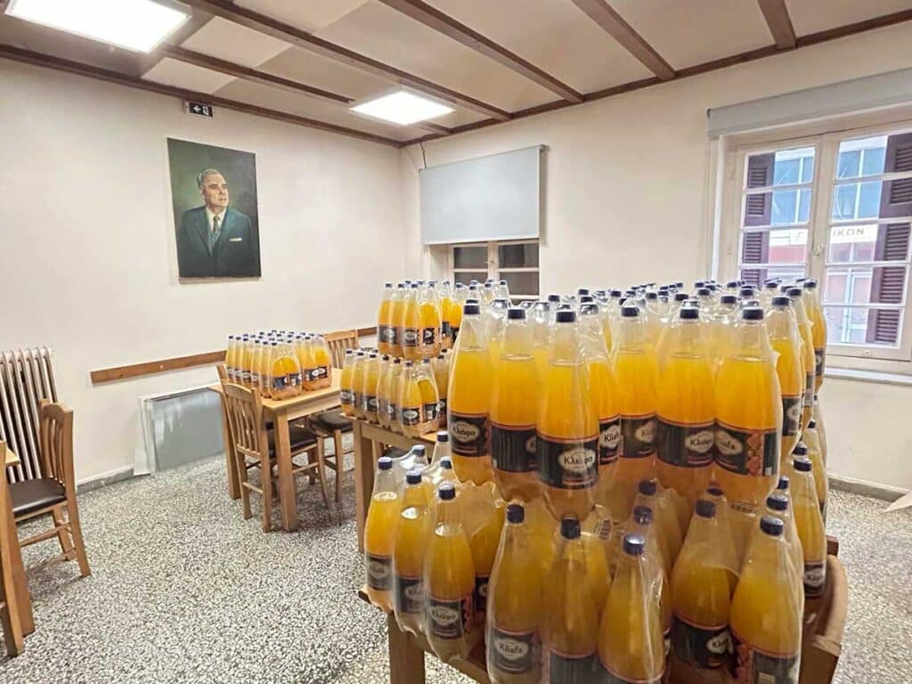 Αναψυκτικά σε κοινωνικές δομές από «ΜοιράΖΩμαι» και Προμηθέα