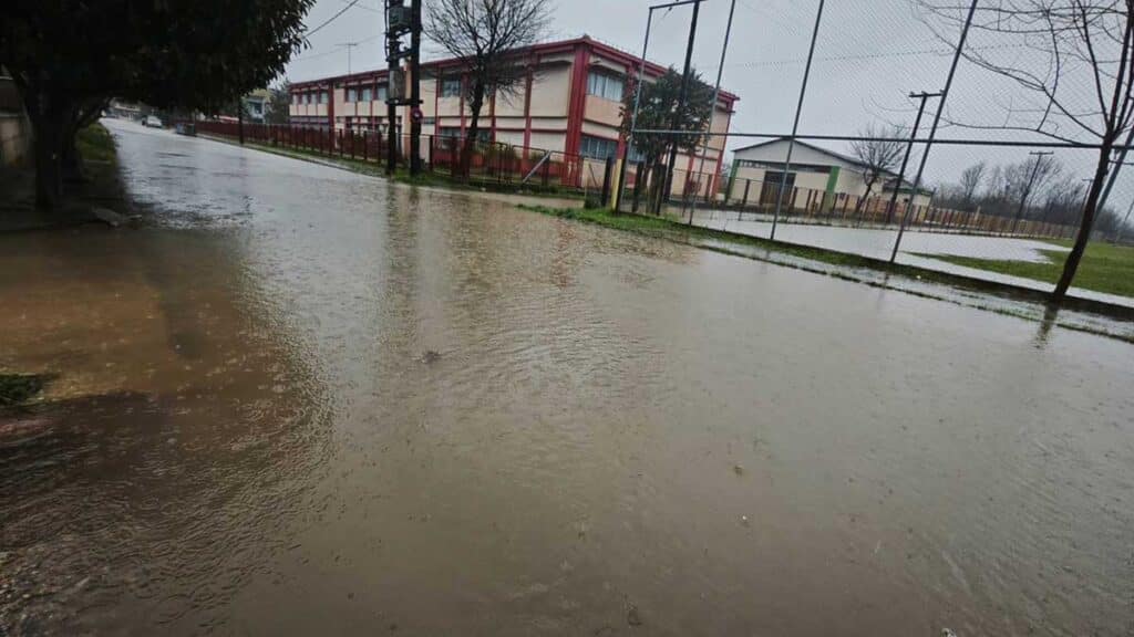 Αγία Μονή Τρικάλων: «Άνοιξαν οι ουρανοί» – Πλημμύρισε η περιοχή, στο σημείο η ΔΕΥΑΤ