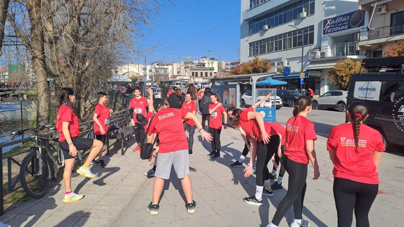 5ο Γυμνάσιο Τρικάλων: Μαθητές έτρεξαν στον Τρικαλινό Ημιμαραθώνιο 5 km
