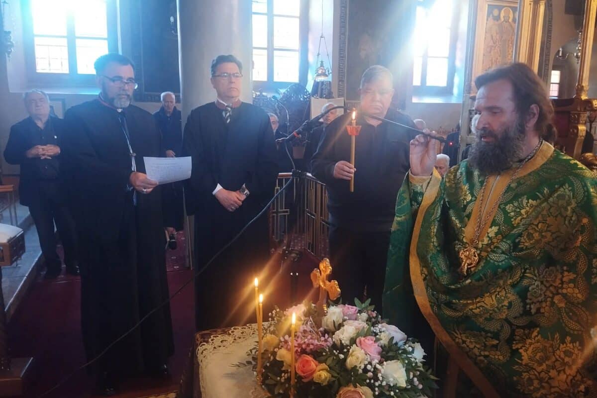 Κυριακή της Σταυροπροσκύνησης στην Παναγία Φανερωμένη Τρικάλων