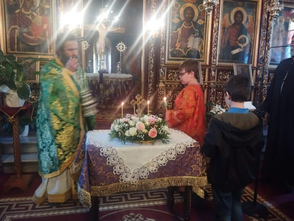 Κυριακή της Σταυροπροσκύνησης στην Παναγία Φανερωμένη Τρικάλων