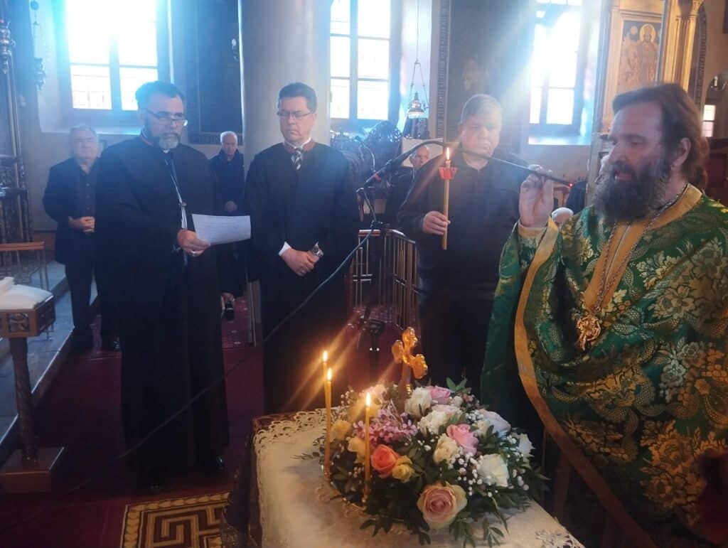 Κυριακή της Σταυροπροσκύνησης στην Παναγία Φανερωμένη Τρικάλων