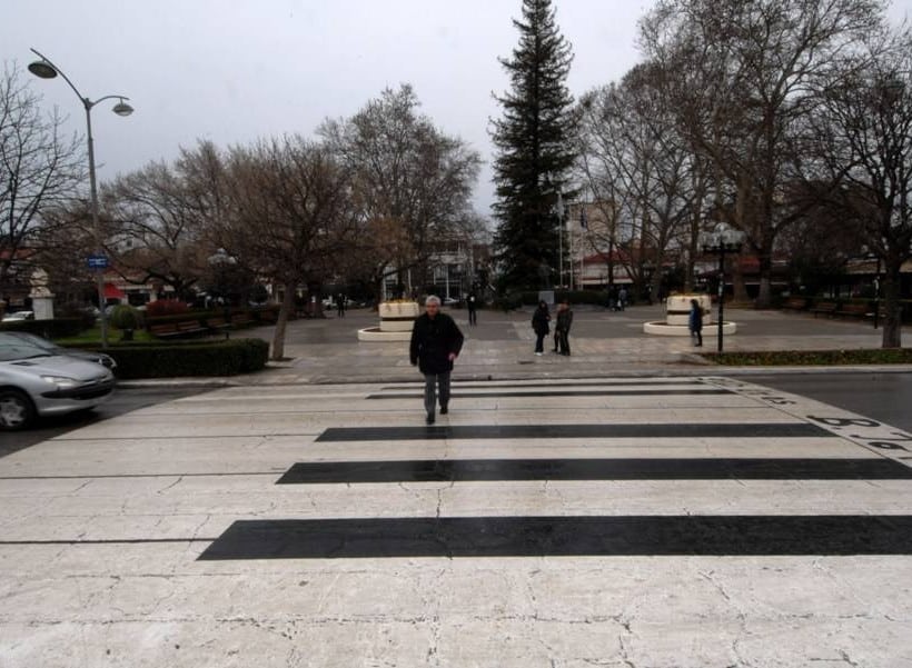 Τρίκαλα: Πού είσαι Κωτούλα με τις «ιδέες» σου; – Μια διάβαση-φάντασμα και ένα ερώτημα προς τον Διοικητή της Τροχαίας