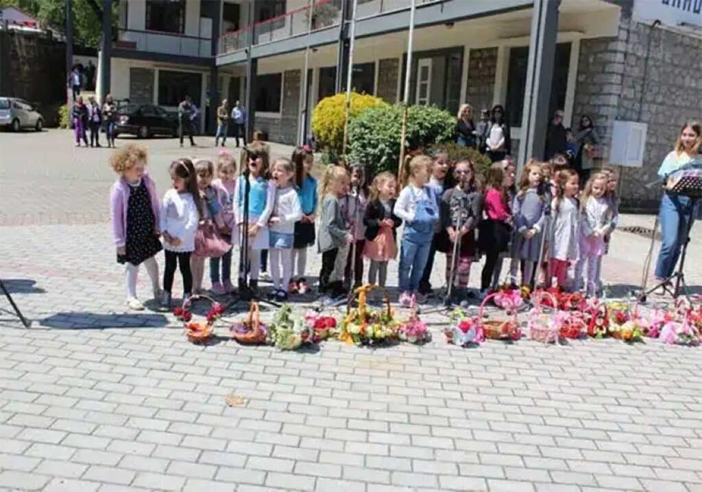 Λαζαρίνες στην Πύλη την Παρασκευή