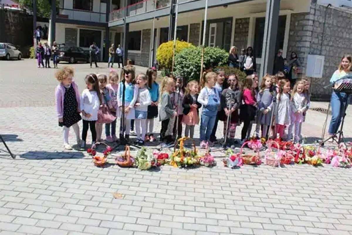 Λαζαρίνες στην Πύλη την Παρασκευή