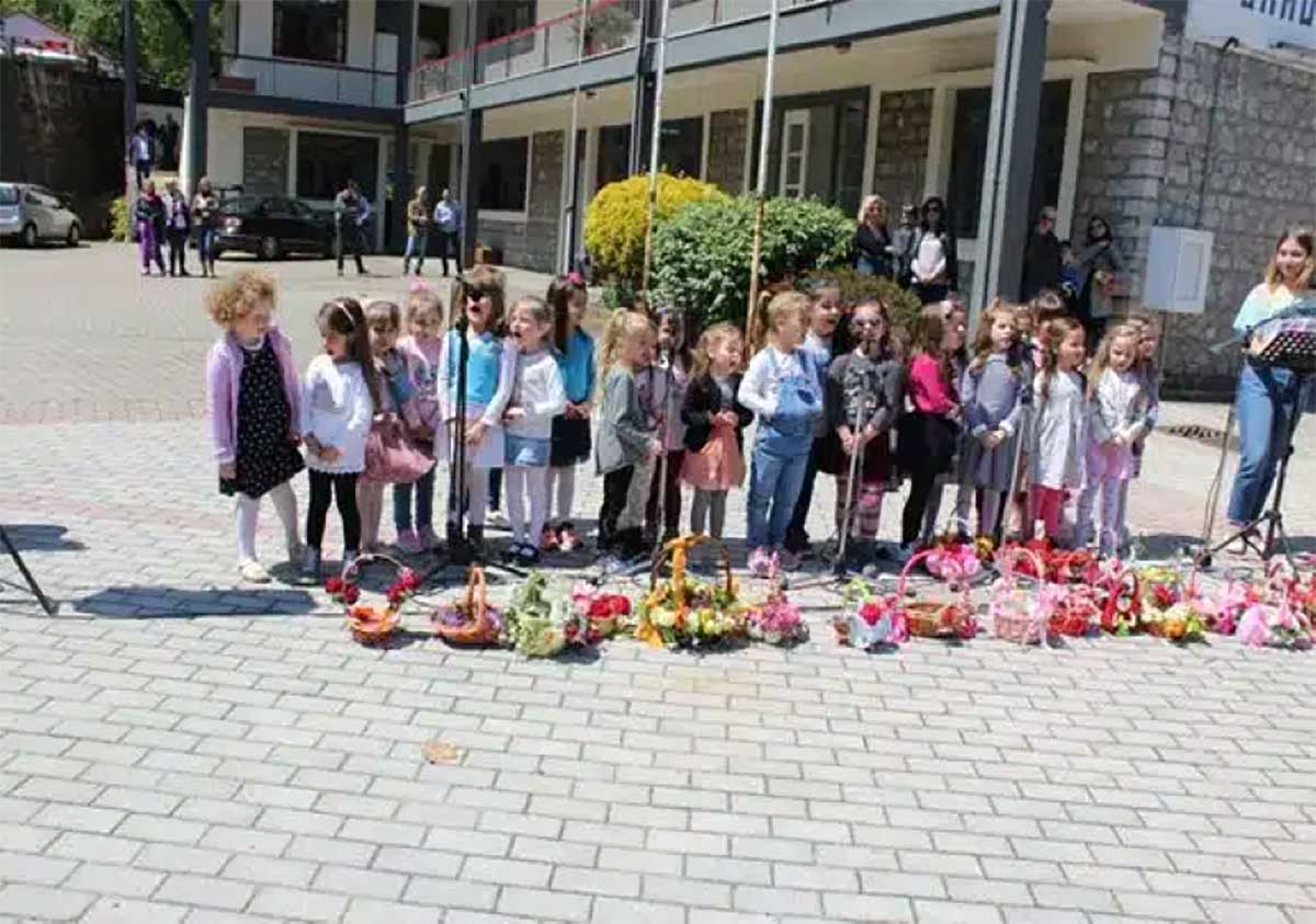 Λαζαρίνες στην Πύλη την Παρασκευή