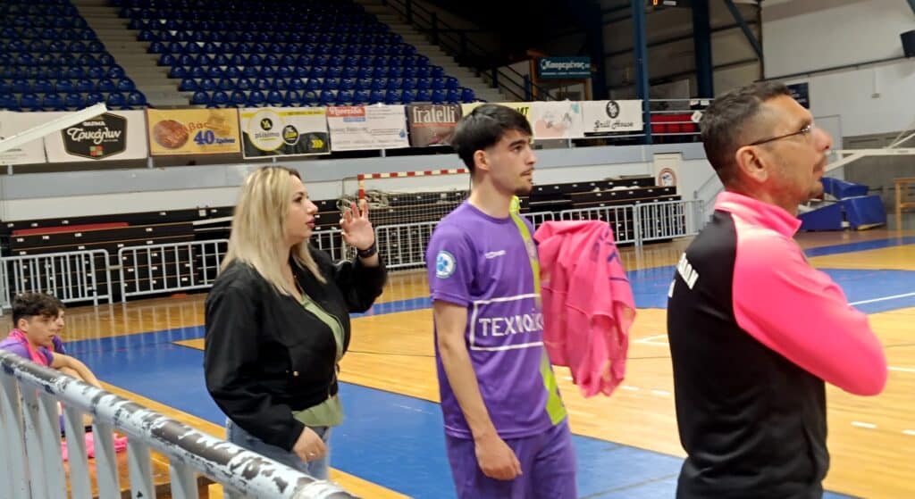 Χαρά… κομμένη στα δύο