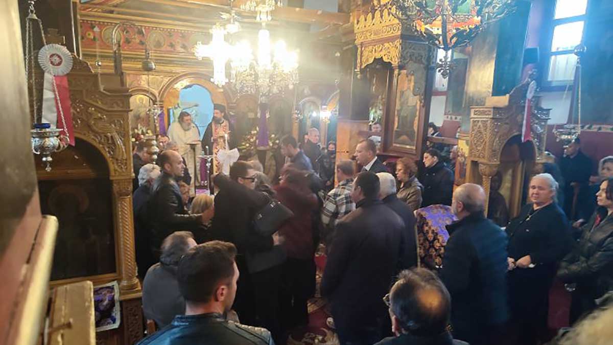 Τραγωδία στη Λαμία: Το τελευταίο αντίο στην 27χρονη μητέρα στα Τρίκαλα