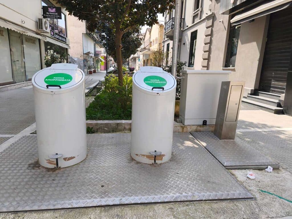 Τρίκαλα: Σε 4 κεντρικά σημεία οι νέοι βυθιζόμενοι κάδοι