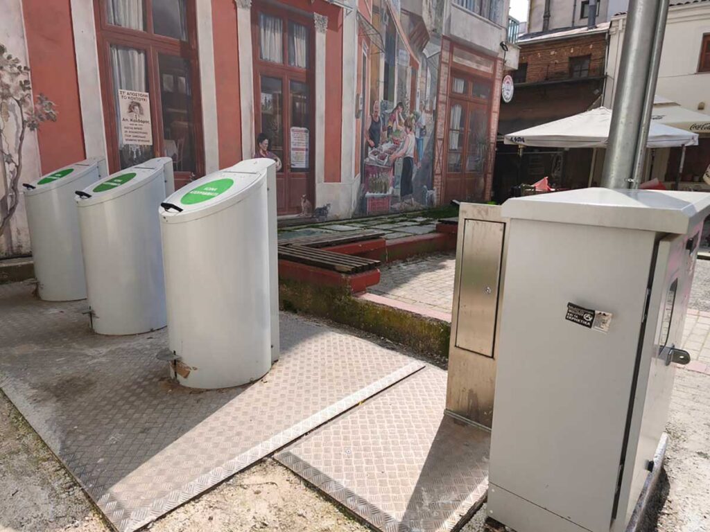 Τρίκαλα: Σε 4 κεντρικά σημεία οι νέοι βυθιζόμενοι κάδοι