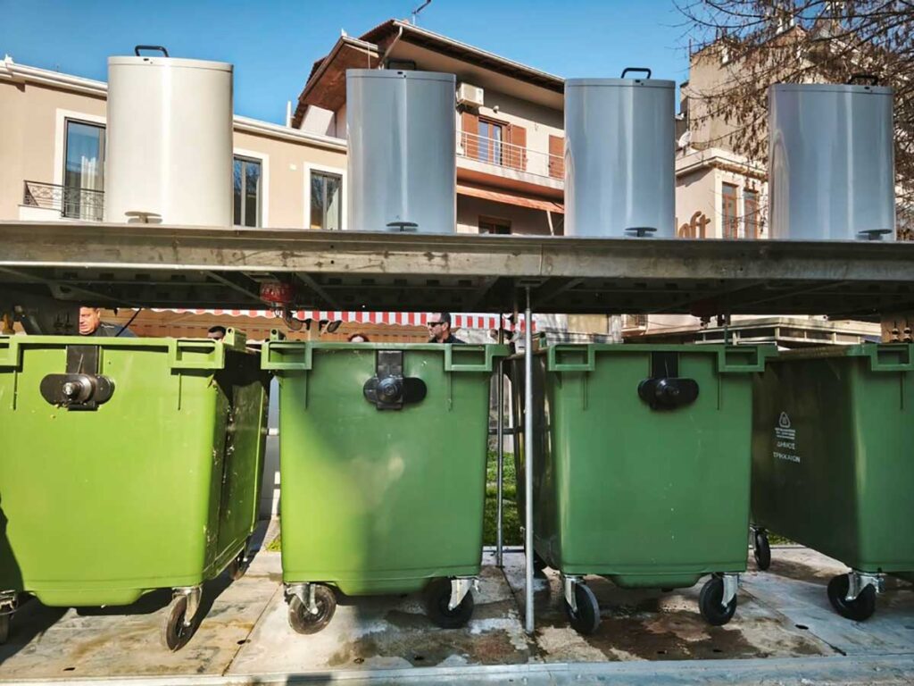 Τρίκαλα: Σε 4 κεντρικά σημεία οι νέοι βυθιζόμενοι κάδοι