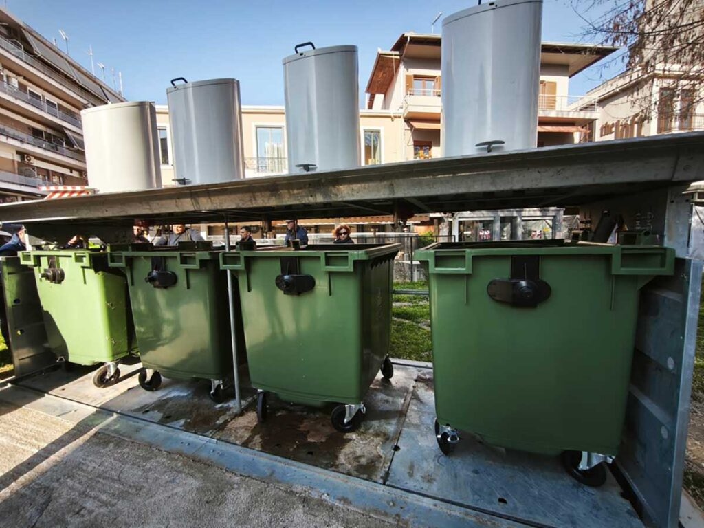 Τρίκαλα: Σε 4 κεντρικά σημεία οι νέοι βυθιζόμενοι κάδοι