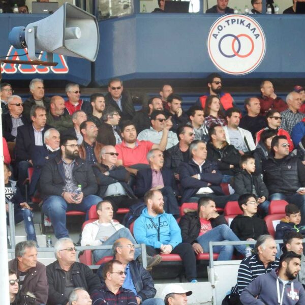 ΑΟ Τρίκαλα φίλαθλοι εξέδρα αγώνας