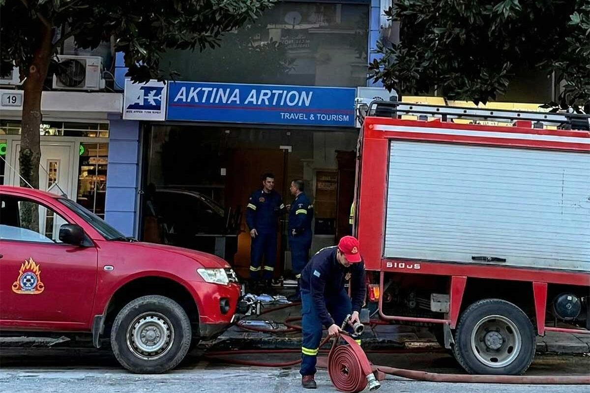 Φωτιά σε τουριστικό γραφείο στο κέντρο των Τρικάλων