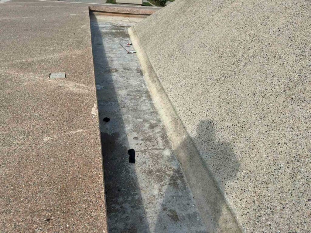 Τρίκαλα: Εκδρομείς στο κέντρο, πλατεία σε εικόνα ντροπής