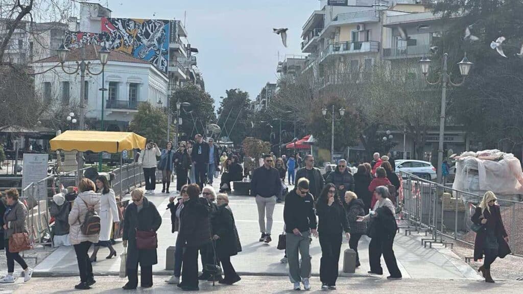 Τρίκαλα: Άδεια αγορά πίσω από τις βιτρίνες – «Χειρότερα κι από την καραντίνα»