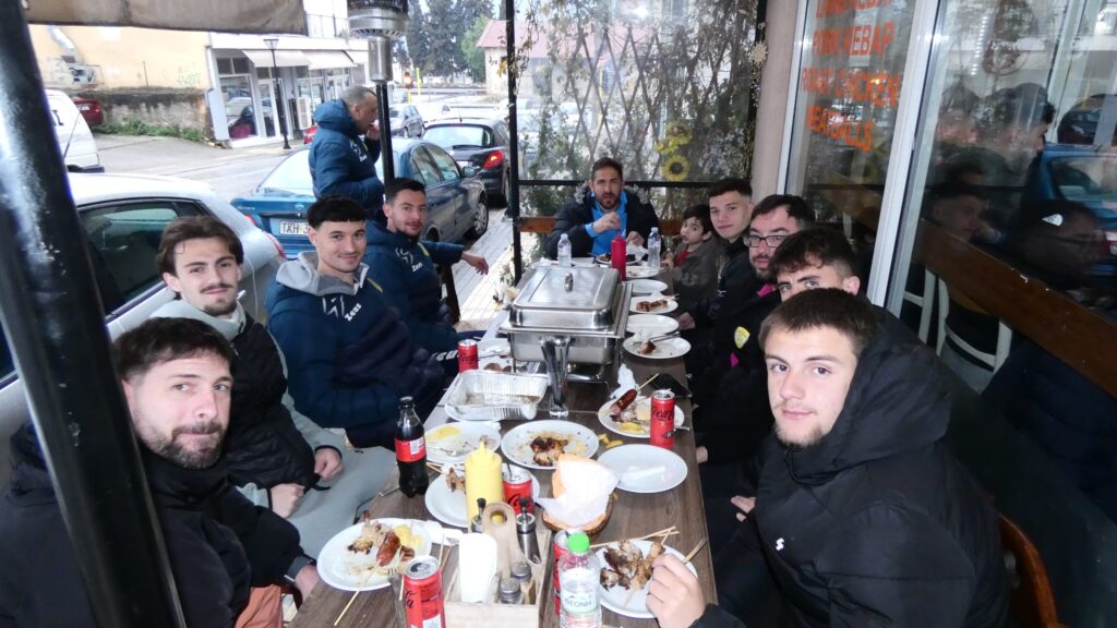 Ο Βάκης Παπαχρήστος κοντά στα Μετέωρα