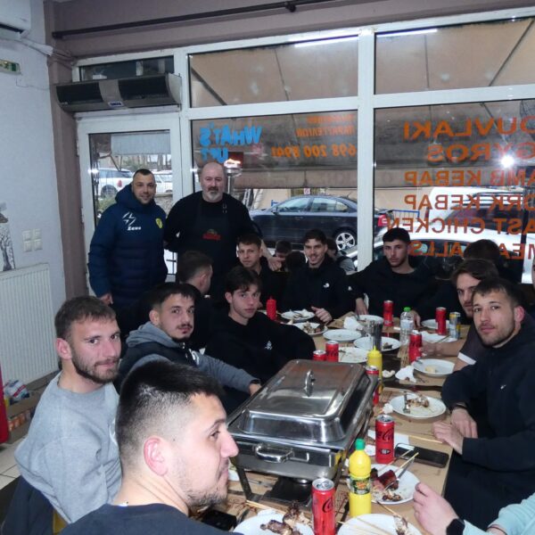 Ο Βάκης Παπαχρήστος κοντά στα Μετέωρα