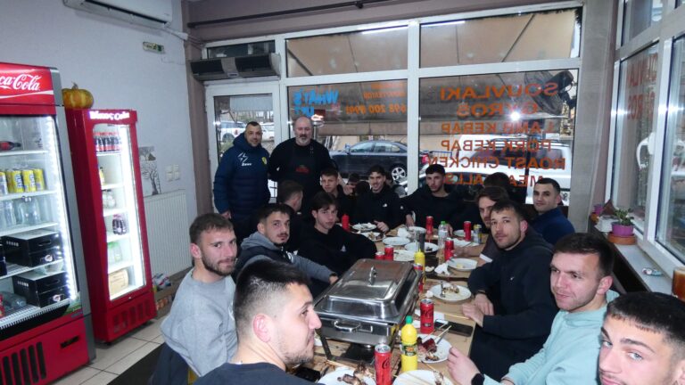 Ο Βάκης Παπαχρήστος κοντά στα Μετέωρα