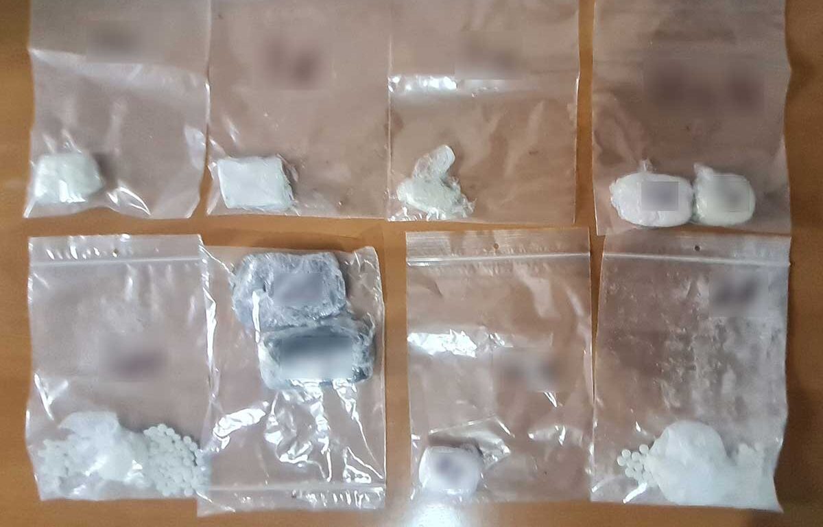 Έκρυψε ναρκωτικά σε παπούτσια στις φυλακές Τρικάλων