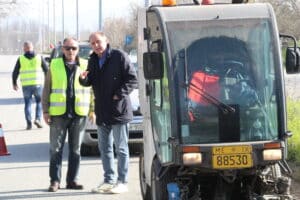 Επιτέλους παρέμβαση στον Περιφερειακό – Έφυγαν τα χόρτα, μένουν φωτισμός και άσφαλτος