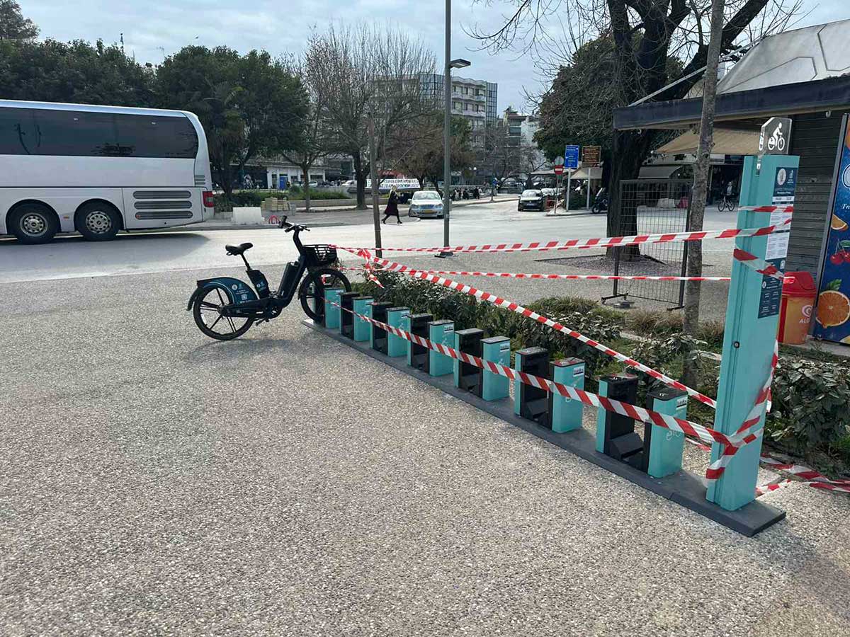 Οι κορδέλες δεν κρύβουν την αλήθεια