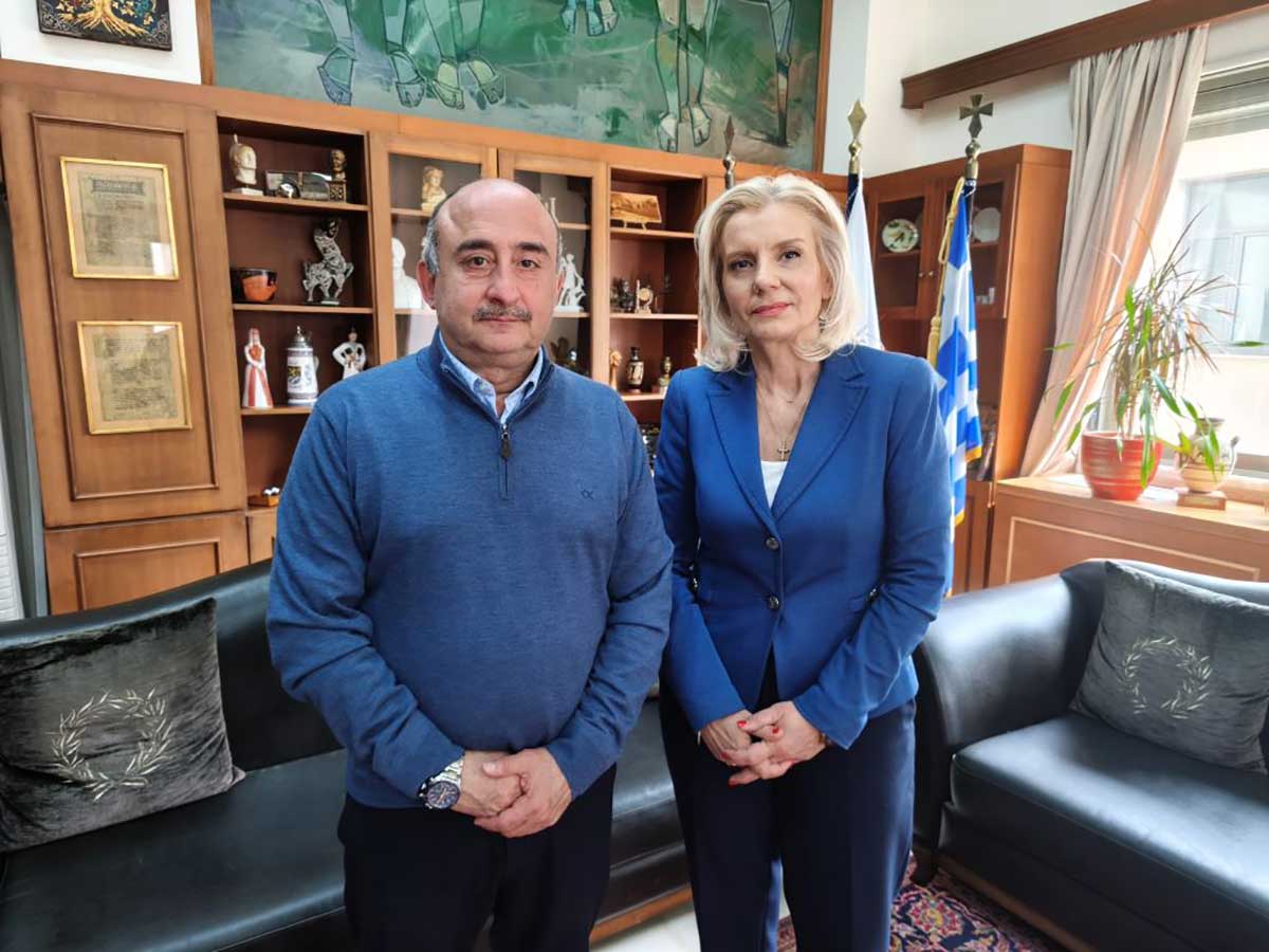 Συνάντηση Δημάρχου Τρικκαίων Νίκου Σακκά με τη Ρένα Καραλαριώτου στο Δημαρχείο Τρικάλων