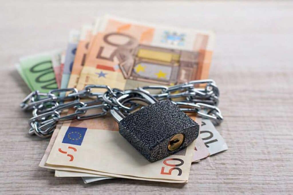 Σύνταξη μπλοκαρισμένη για χιλιάδες ασφαλισμένους με ρυθμισμένα χρέη