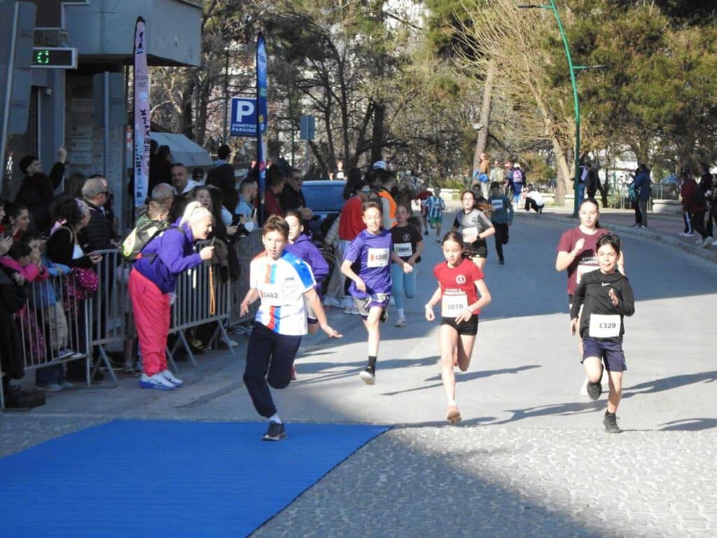 Χιλιάδες δρομείς στον Ημιμαραθώνιο Καλαμπάκα – Τρίκαλα