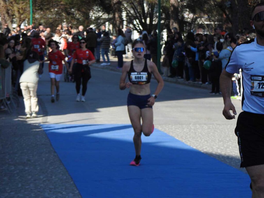 Χιλιάδες δρομείς στον Ημιμαραθώνιο Καλαμπάκα – Τρίκαλα
